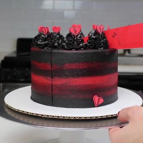 Valentine’s day cake !! Red velvet cake  with black cocoa buttercream ❤️ from @chelsweets 💕 What’re you guys baking for Valentine’s Day… Birthday Cake For Men Ideas, Cake For Men Ideas, 30th Birthday Cakes For Men, Velvet Birthday Cake, Red Velvet Birthday Cake, Red Velvet Birthday, Aesthetic Desserts, Alcohol Cake, Red Birthday Cakes