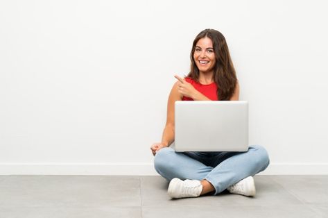 Young woman with a laptop sitting on the... | Premium Photo #Freepik #photo #people #technology #computer #woman Women With Laptop, Inmobiliaria Ideas, College Photography, Pointing Fingers, Personal Branding Photoshoot, Cute Images With Quotes, School Stickers, Face Photography, Branding Photoshoot