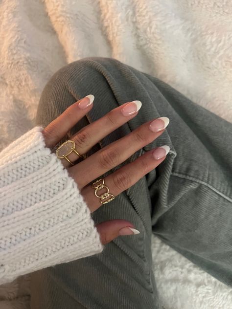 Subtle French Tip Nails Almond, Small Almond Nails Shape, French Nail Designs Almond, Short French Almond Nails, Tip Nails Almond Shape, French Tip Nails Almond Shape, Almond Shaped French Tip Nails, Tip Nails Almond, French Tip Nails Almond