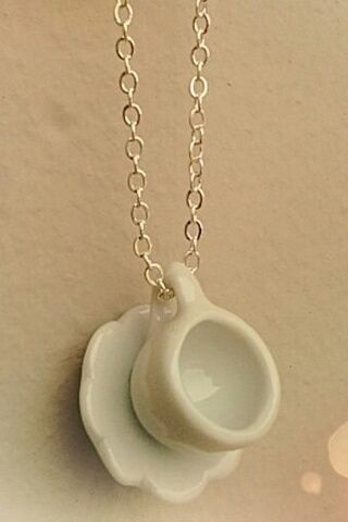 Tea Cup Necklace, Ceramic Jewerly, Diy Plaster, Ceramic Jewellery, Pottery Workshop, Clay Stuff, Gold Ceramic, Diy Pottery, Ceramics Pottery Art