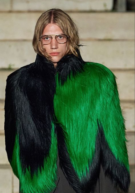 Versace Hyunjin, Versace Cowboy, Gucci Cosmogonie, Resort 2023, Alessandro Michele, Puglia, Creative Director, Versace, Fur Coat