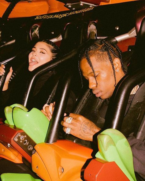 THE WEBSTERS ❤️🌵 @travisscott @kyliejenner Kylie And Travis Scott, Stile Kylie Jenner, Kylie Travis, Rapper Wallpaper Iphone, Travis Scott Wallpapers, Estilo Kylie Jenner, Rap Wallpaper, Rap Aesthetic, Picture Collage Wall