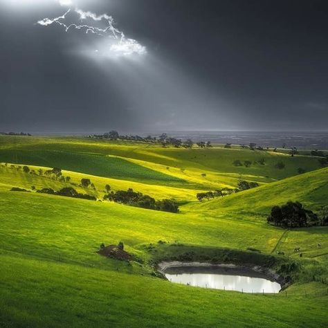 Beautiful ! Lightning Photos, Riders On The Storm, Adelaide Hills, Calm Before The Storm, Earth Art, Foto Art, Nature Aesthetic, Landscape Photos, Nature Travel