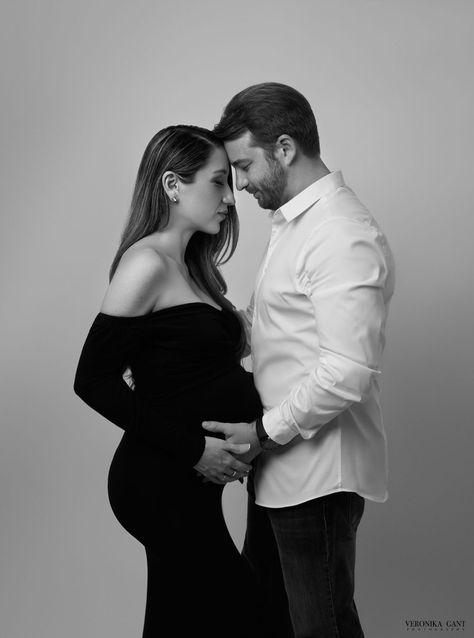 Partner Maternity Photos, Elegant Maternity Shoot With Husband, Maternity Photography Poses Indoor, Maternity Indoor Photography, Maternity Shoot In Studio, Studio Maternity Shoot Couple, Elegant Maternity Shoot, Maternity Couple Poses, Maternity Couple Photoshoot