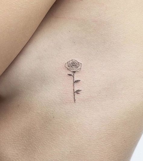 Rose Rib Tattoos, Little Rose Tattoos, Small Rib Tattoos, Simple Rose Tattoo, Rib Tattoos For Women, Small Rose Tattoo, Tattoo Trend, Simple Tattoo Designs, Small Tattoos Simple