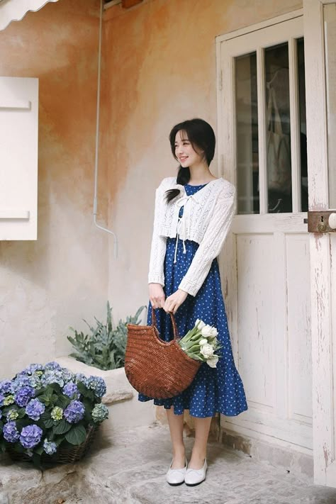 Korean Church Outfit, Chinese Fancy Dress, Modest Girly Outfits, Doctor Outfit, Girls Dress Outfits, Fashion Background, Fashion Feminine, Church Outfit, Fashion Top Outfits