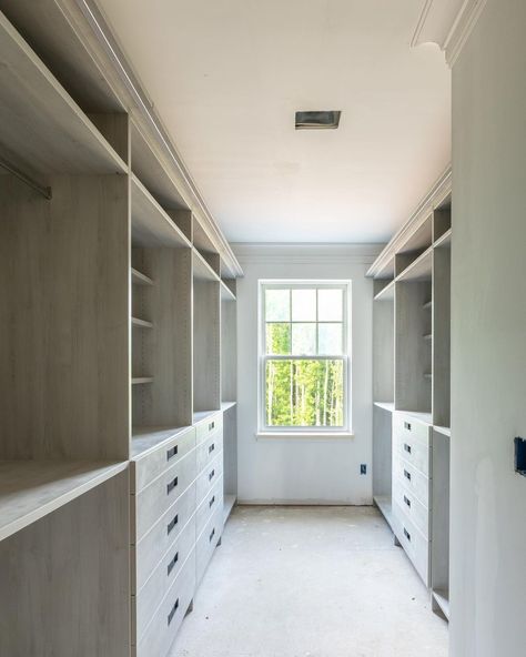 Walk In Wardrobe Ideas With Window, Walk In Wardrobe Window, Window In Walk In Closet, Walk In Wardrobe With Window, Walk In Closet Designs Layout Ideas, Walk In Closet Ideas With Window, Bedroom Large Window, Walk In Closet With Window, Kate Rumson