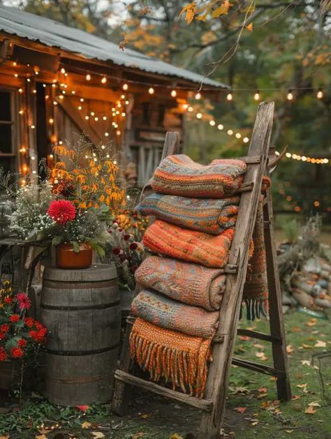 Charming Outdoor Rustic Wedding Reception Decor Ideas Rustic Home Decor Outdoor, Wedding Decor Fall Rustic, Fall Outdoor Vow Renewal Ideas, Rustic Outdoor Dinner Party, Fall Wedding Venues Outdoor Rustic, Rustic Outdoor Party Ideas, Rustic Home Wedding, Small Cottagecore Wedding, Outdoor Ranch Wedding Decor