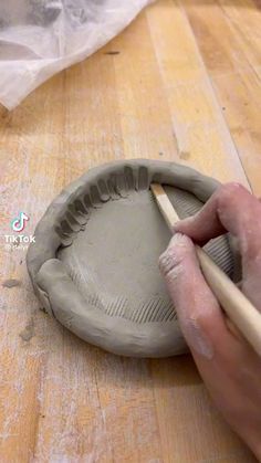 Roll Towels, Easy Clay Sculptures, How To Roll Towels, Diy Air Dry Clay, Sculpture Art Clay, Tanah Liat, Clay Crafts Air Dry, Clay Diy Projects, Clay Inspo