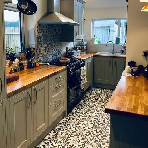 Tiled Splashback Kitchen, Living Room Marble, Patterned Tile, Pattern Tiles, Victorian Tiles, Pattern Tile, Patio Tiles, Wood Effect Tiles, Kitchen Splashback