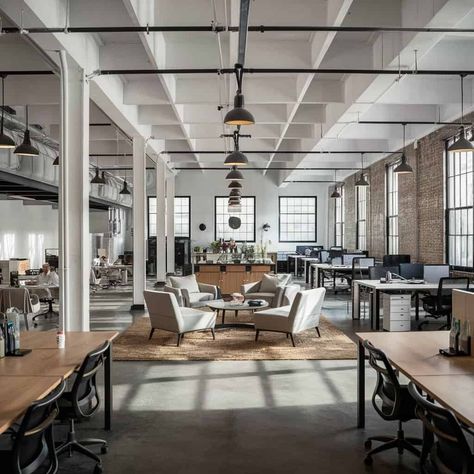 15 Pinterest-Worthy Industrial Office Spaces to Inspire Your Workspace - Fabricerie Industrial Offices Workspaces, Modern Warehouse Office, Loft Style Office Design, Industrial Office Decor Professional, Industrial Style Office Space, Industrial Design Office Interior, Warehouse Office Ideas, White Industrial Office, Industrial Corporate Office