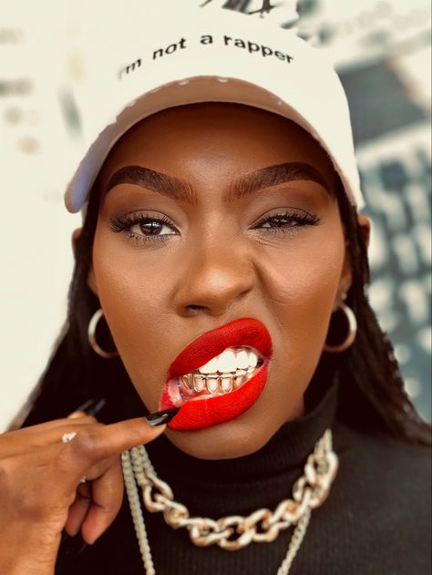 Grill Mouth Piece, Bottom Gold Grill Women, Lips And Grills, Gold Teeth Women Black, Woman With Grills, Mouth Grill For Women, Gold Grills Black Women, Grill Black Women, Women Grillz Gold