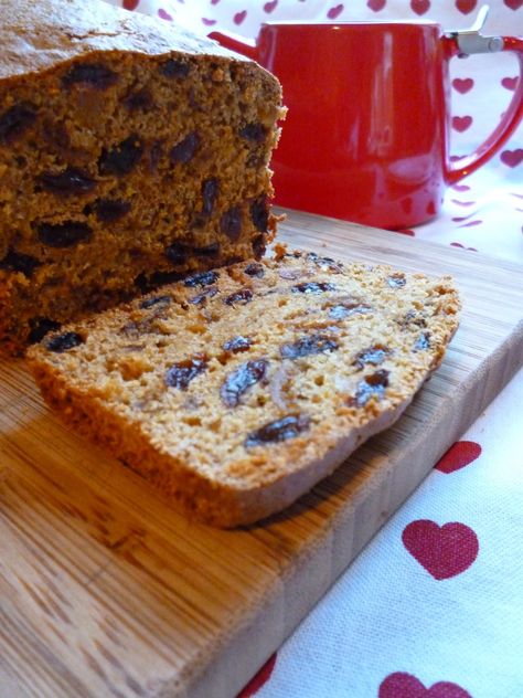 Fruit Tea Loaf Recipe Fruit Buns, Tea Loaf Recipe, Fat Free Cake, Tea Loaf, Healthy Cakes, Loaf Cake Recipes, Tea Cakes Recipes, Afternoon Tea Recipes, Tea Bread