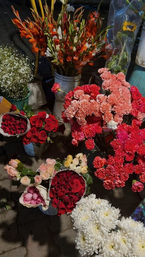 Flower Bookey, Online Flower Shop, Gorgeous Doors, Indian Flowers, Vintage Flowers Wallpaper, Online Florist, Boquette Flowers, Fresh Flower Delivery, Nothing But Flowers