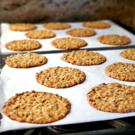 Crispy Cookies Recipe Simple, Salted Oatmeal Cookies, Crispy Oatmeal Raisin Cookies, Crunchy Oatmeal Cookies, Oatmeal Raisin Cookie Recipe, Savory Cookies, Homemade Oatmeal Cookies, Crispy Oatmeal Cookies, Raisin Cookie Recipe