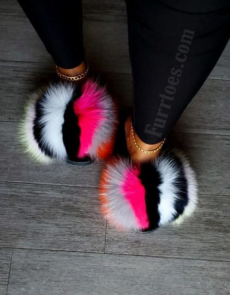 Shoes Game, Fluffy Sandals, Mode Adidas, Trendy Slippers, Slippers Outfit, Pop Shoes, Fluffy Shoes, Cute Slides, Fluffy Slippers