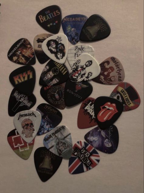 Pick For Guitar, Cool Guitar Pick Designs, Guitar Ideas Design, Evancore Aesthetic, Cool Electric Guitar Design, Gutair Picks, Guitar Aesthetic Electric, Cool Kid Aesthetic, Guitar Picks Aesthetic