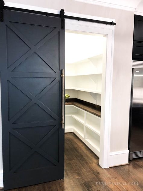 Walk In Pantry With Barn Door, Walk In Pantry Doors, Garde Manger Walk In, Barn Door Pantry Kitchens, Barn Door In Kitchen, Pantry Barn Door Ideas, Pantry Barn Door, Pantry Redo, Barnwood Doors