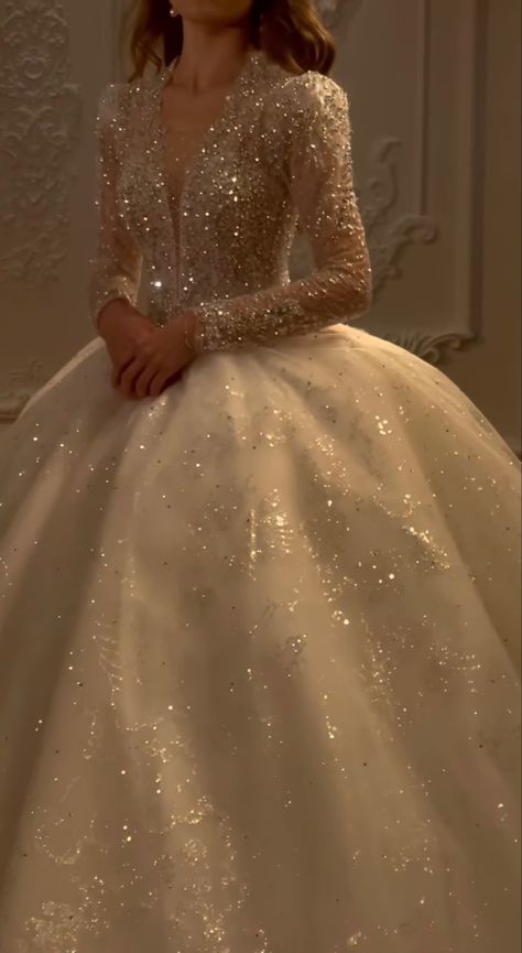 Ball Aesthetic Royal, Royal Ball Gown Aesthetic, Royal Ball Aesthetic, Aesthetic Ballgown, Gold Ball Dresses, Ball Dress Aesthetic, Ball Gown Aesthetic, Gold Ballgown, Royal Ball Gown