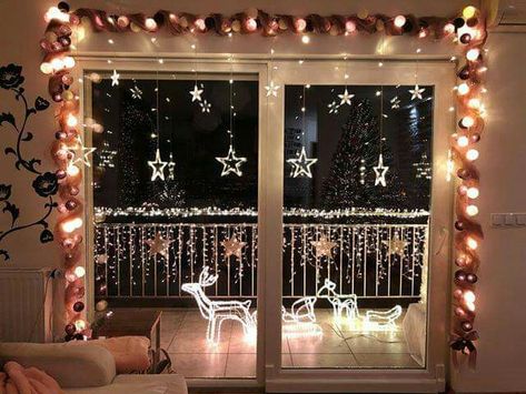 Xmas Balcony Decoration, Apartment Holiday Decor, Halloween Living Room, Christmas Decorations Apartment, Christmas Apartment, Christmas Window Decorations, Christmas Themes Decorations, Christmas Front Porch, Xmas Lights