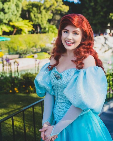 Ariel Disney World, Ariel Disneyland, Female Cosplay Ideas, Ariel Cosplay, Disney Princess Cosplay, Ariel Disney, Disney World Characters, Disney Face Characters, Disney Sea