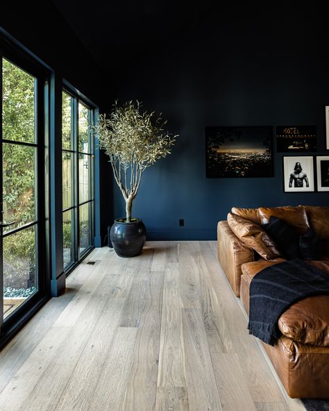 Dark Blue Industrial Living Room, Deep Blue Home Decor, Blue Colors For Living Room Walls, Deep Blue Walls Living Room, Deep Blue Living Room Ideas, Moody Dark Blue Living Room, Dark Blue Lounge Room, Dark Blue Decor Living Room, Dark Blue Man Cave