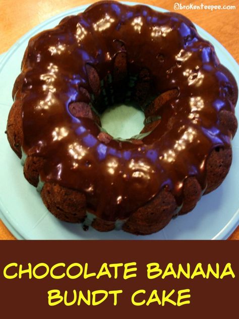 Chocolate Banana Bundt Cake - a classic flavor combination! Use those overripe bananas to make this rich, moist cake with a chocolatey glaze. #bundtcake #bananabundtcake #bananas #recipe via @BooksCooksLooks Bundt Cake Recipes Chocolate, Bundt Cake Chocolate, Cake Recipes Chocolate, Baking Banana, Bundt Cake Recipes, Banana Bundt Cake, Banana Bundt, Chocolate Bundt Cake, Cake Chocolat