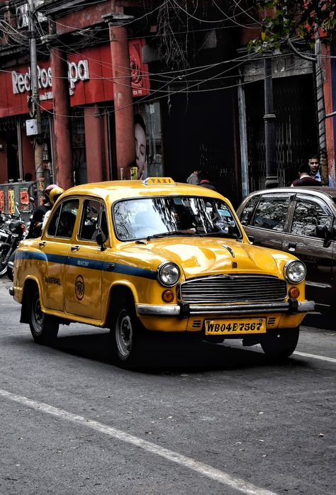 Travel India Beautiful Places, Yellow Taxi Cab, Harlem Nights, School Car, Yellow Taxi, Yellow Cabs, Tesla Car, Old School Cars, Taxi Cab