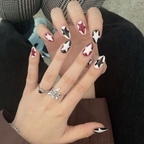 Star Nails Y2k Red And Black, White Red Black Nails, Star Nails Red And Black, Nails Red Black White, Red White And Black Nails Design, Red Black And White Nails Design, Black White Red Nails, Black Red White Nails, Black Red And White Nails