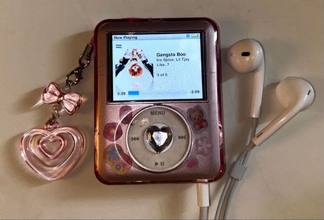 Rikki H2o, Y2k Tech, Cute Camera, Retro Gadgets, Quito, Just Girly Things, My Vibe, Mp3 Player, Pink Aesthetic