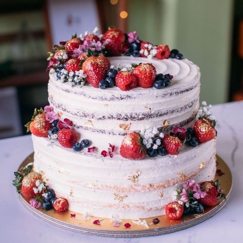 Fruit Cake Decorating, Wedding Cake Two Tier, Cake Decorated With Fruit, Offset Spatula, Fruit Wedding Cake, Food Recipes Dinner, Nature Ideas, Hot Cake