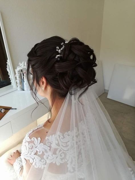 Bridal Hair Updo With Veil, Wedding Hair Updo With Veil, Bride Hairstyles With Veil, Bride Hairstyles Updo, Hair Quince, Hairstyles With Crown, Bridal Hair Veil, Wedding Bun Hairstyles, Wedding Hair Up