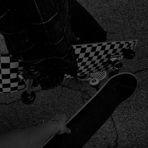 Dark Grunge Photos, Dark Grunge Aesthetic, Skateboard Aesthetic, Grunge Pictures, Dark Grunge, Grunge Vibes, Dark Paradise, Aesthetic Japan, Gray Aesthetic