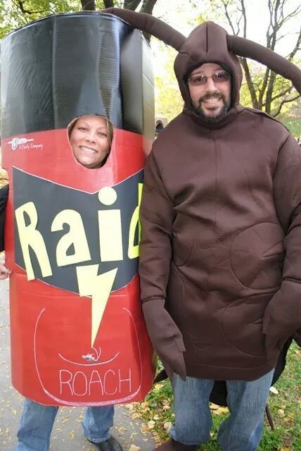 Bug and bug spray couples costume, lol Cockroach Costume, Bug Costumes, Partner Costumes, Night Outfit Casual, Date Night Outfit Casual, Fashion Date Night, Week Aesthetic, Bug Costume, Fashion Week Aesthetic