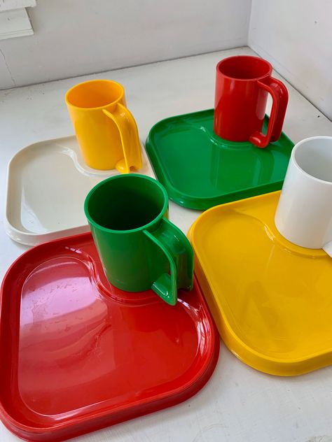 "This set of 4 plates and 4 mugs by Ingrid of Chicago is so great for summer fun!! Super for outside or on the go picnics, these are small plates and have a cup holder built in.  Plates are just under 8\" square.   Super condition...only flaw is very small chip in red mugs handle as shown in pics." 4 Plates, Red Mug, Picnic Set, Square Plates, Small Plates, Dinnerware Sets, White Green, Cup Holder, Kid Friendly