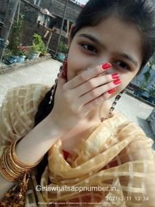 Hide Face Selfie, Face Selfie, Delhi Girls, Snapchat Story, Girl Crush Fashion, Bridal Makeup Looks, Girls Dpz, Sake, Snapchat