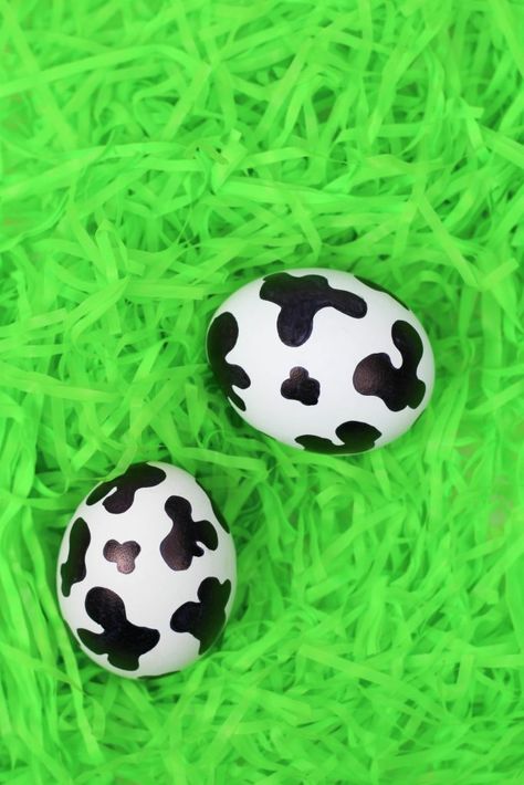 DIY Animal Print Easter Eggs - Let's Mingle Blog Easter Eggs Decorating Ideas Easy, Marker Egg Decorating, Painting Eggs Ideas Simple, Cool Egg Designs, Cool Easter Egg Decorating Ideas, Ideas For Eggs Easter, Decorating Eggs Ideas, Egg Ideas Easter, Funny Easter Eggs Decorating Ideas