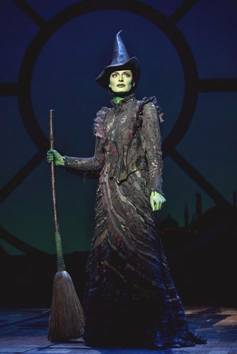 Idina Menzel Wicked, Wicked Witch Costume, Broadway Outfit, Wizard Of Oz Musical, Broadway Wicked, The Wicked Witch Of The West, The Witches Of Oz, Musical Theatre Costumes, Wicked Costumes