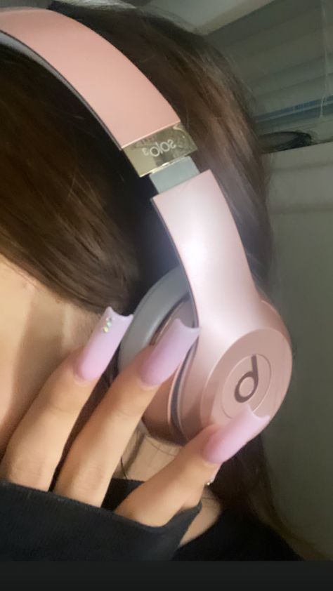 Rose Gold Headphones, Gold Beats, Beats Solo3, Pink Headphones, Rose Gold Aesthetic, Apple Headphone, Gold Aesthetic, Dream Gift, Pink Girly Things