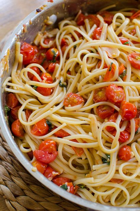 Marinara With Cherry Tomatoes, Pasta With Garlic And Olive Oil Cherry Tomatoes, Pasta With Fresh Cherry Tomatoes, Pasta Olive Oil Garlic Tomatoes, Meals With Cherry Tomatoes, Burst Cherry Tomatoes, Pasta With Cherry Tomatoes, Cherry Tomato Recipes, Cherry Tomato Pasta