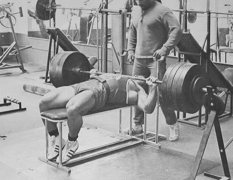 old school bench press Sergio Oliva, Super Human Strength, Old Bodybuilder, Fit Board, Pumping Iron, Natural Bodybuilding, Super Human, Mr Olympia, Golds Gym