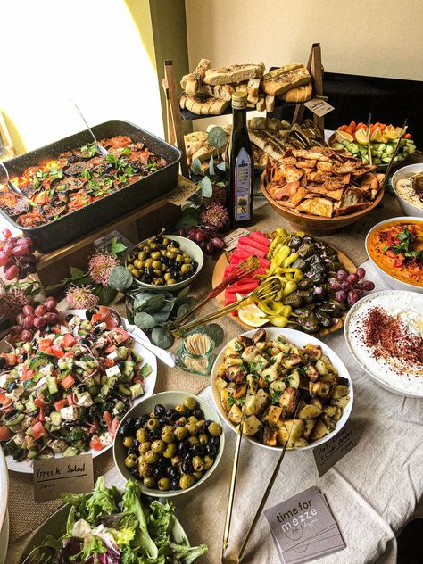 Greek Catering Ideas, Mezze Dinner Party, Greek Food Wedding Buffet, Wedding Ideas Mediterranean, Medeteranian Party Food, Medditeranean Wedding Food, Greek Food Catering, Mediterranean Food Party Ideas, Mediterranean Buffet Table