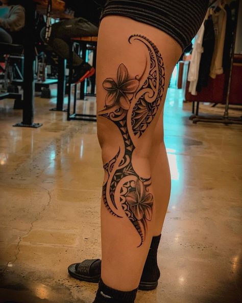 Tattoos For Women Underboob, Hawaiian Tattoos For Women, Polynesian Leg Tattoo, Hawaiian Tattoos, Polynesian Tattoos Women, Magic Runes, Polynesian Tattoo Designs, Hip Tattoos Women, Hawaiian Tattoo