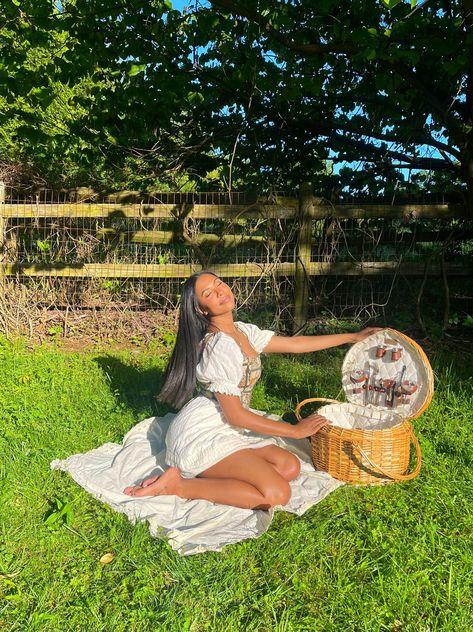 Picnic basket decor