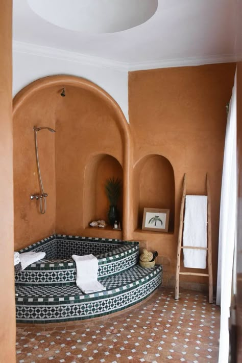 Are Mosaics the New Terrazzo? - Emily Henderson Design Interior Baie, Dekorere Bad, Moroccan Bathroom, Indoor Hot Tub, Corner Tub, Bad Inspiration, Decor Baie, Spanish Style Homes, Interior Modern