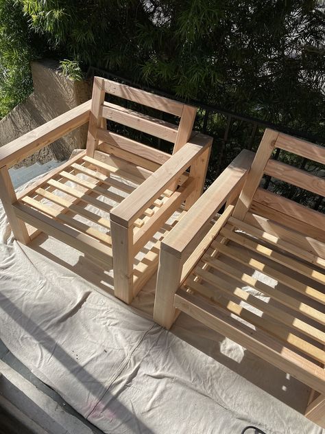 Outdoor Chairs Diy, Kursi Outdoor, Patio Chairs Diy, Porch Chairs, Wood Patio Furniture, Outside Furniture, Backyard Furniture, Chair Ideas, Porch Furniture