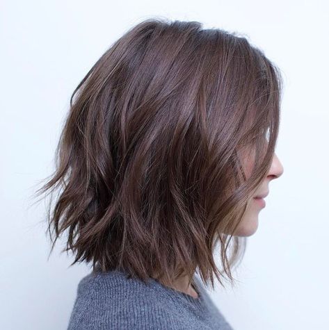 Messy+Bob+With+Jagged+Ends Hairstyles Afro, Brunette Ombre, Long Bobs, Fesyen Rambut, Medium Bob Hairstyles, Choppy Bob, Choppy Bob Hairstyles, Lob Haircut, Haircut And Color