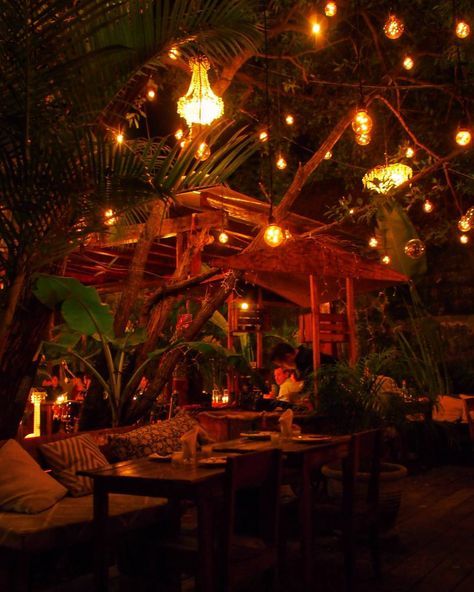 If you're want the best beach bars, clubs and nightlife hotspots in the popular backpacker and traveller town of Tulum, Mexico, then look no further. Tulum Mexico Restaurants, Tulum Bars, Tulum Nightlife, Tulum Interior Design, Tulum Bar, Tulum Interior, Cool Bar Ideas, Tulum Party, Tulum Mexico Beach