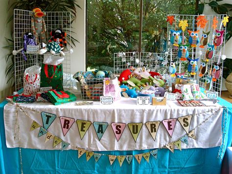 Grid Cube Display, Wire Cube Display Craft Fairs, Fair Table Display Ideas, Grid Shelves, Table Display Ideas, Craft Table Display, Craft Stall Display, Craft Fair Vendor, Craft Fair Table