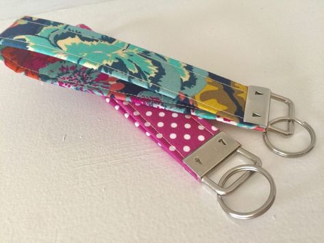 How To Sew A Wristlet Keychain, Free Wristlet Patterns To Sew, Key Chains Sewing Pattern, How To Make A Key Fob, Sew Wristlet Keychain, Leather Wristlet Keychain Diy, How To Make Wristlets, Scrunchie Wristlet Keychain, Key Lanyard Ideas